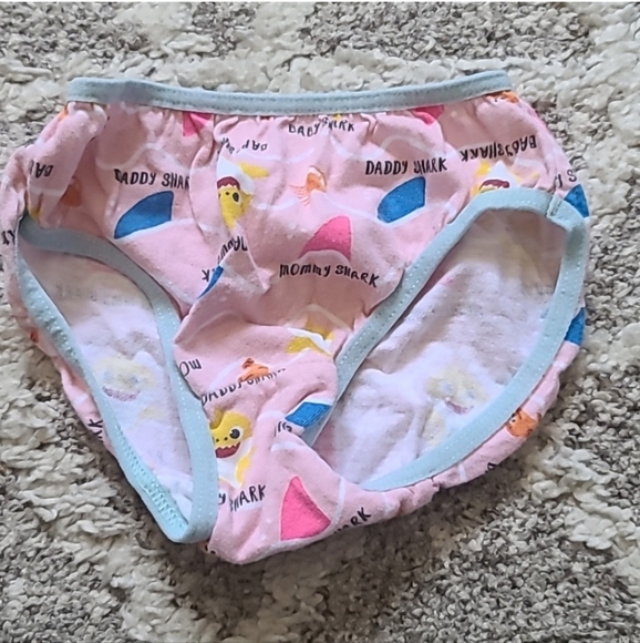 10 for $25 - Pink Fong Baby Shark Girls 2T Underwear (5 pairs) - Picture 2 of 11